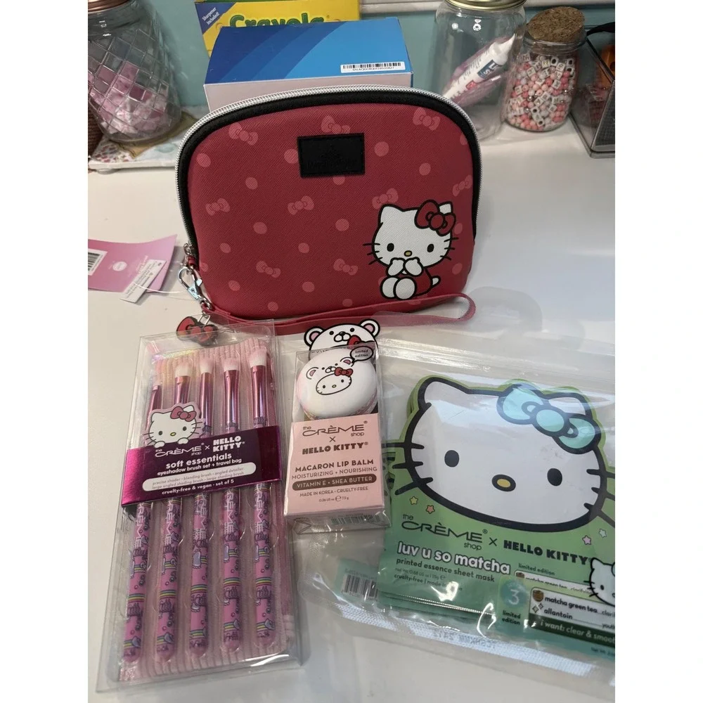 The Creme Shop Hello Kitty 4 Piece Beauty Set‎ Brush Kit Lip Balm Sheet Mask NIB
